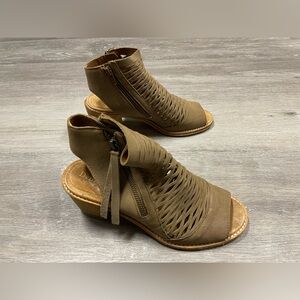 Diba True Women's Close Door open-toe leather sandal bootie Women’s Size 7